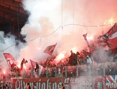 Θύματα ξυλοδαρμού δύο αστυνομικοί στην Τρούμπα από οπαδούς του Ολυμπιακού